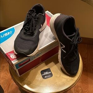 New Balance Black Athletic Shoes Sleek Design